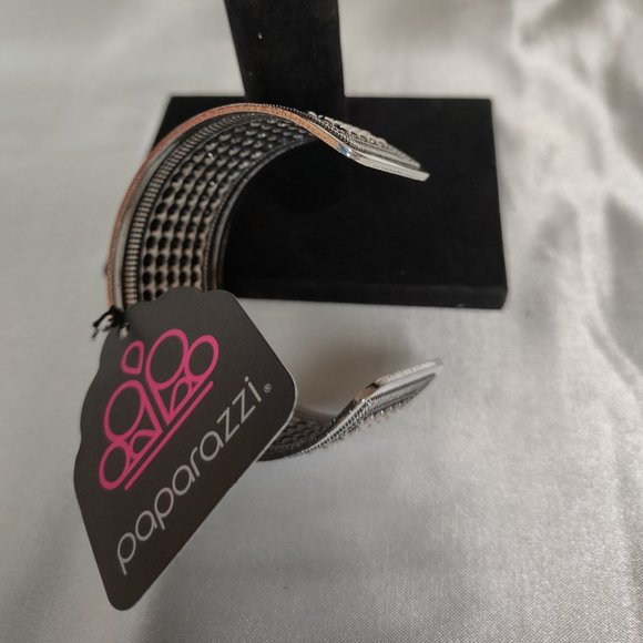 Paparazzi Bronco Bust Bracelet - Picture 2 of 2